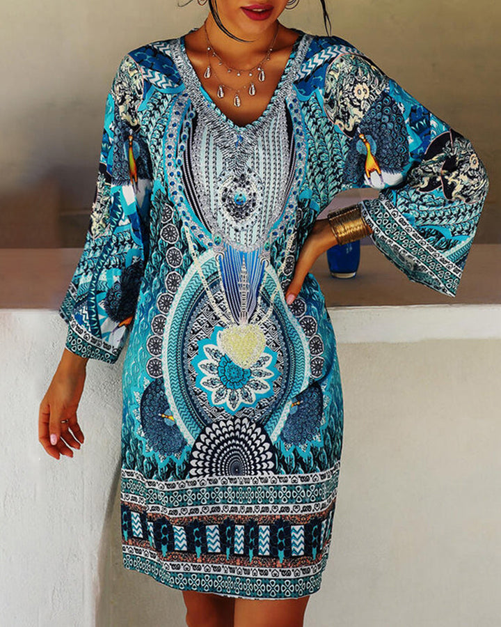 Emelia - Leuchtendes Boho-Kleid mit Print