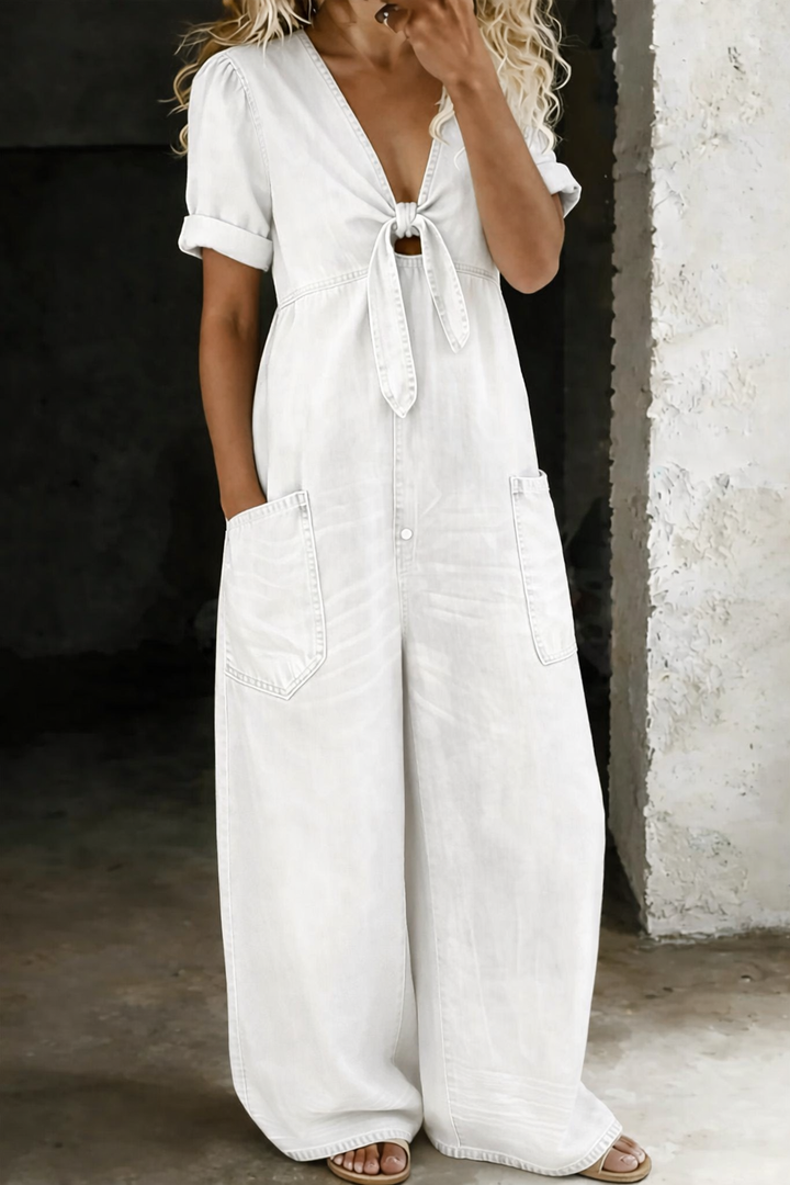 Freya | Jumpsuit mit V-Ausschnitt und kurzen Ärmeln