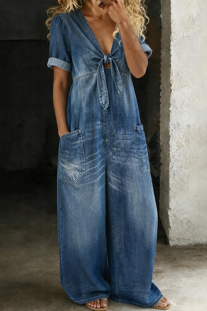 Freya | Jumpsuit mit V-Ausschnitt und kurzen Ärmeln