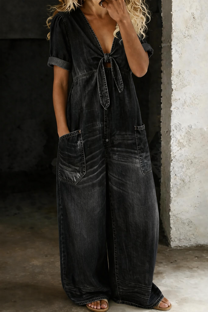 Freya | Jumpsuit mit V-Ausschnitt und kurzen Ärmeln