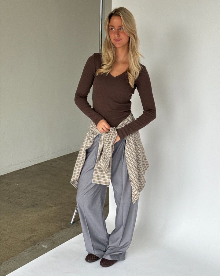 Freya | Langarmshirt mit V-Ausschnitt, Braun