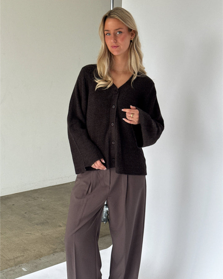 Lucy | Rippstrick-Cardigan mit V-Ausschnitt, Braun