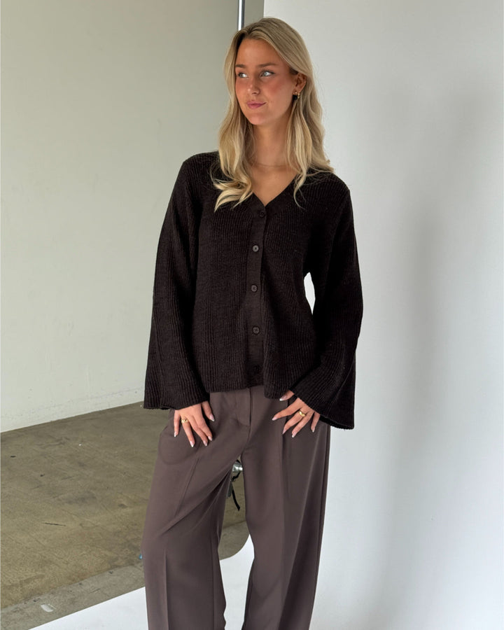 Lucy | Rippstrick-Cardigan mit V-Ausschnitt, Braun