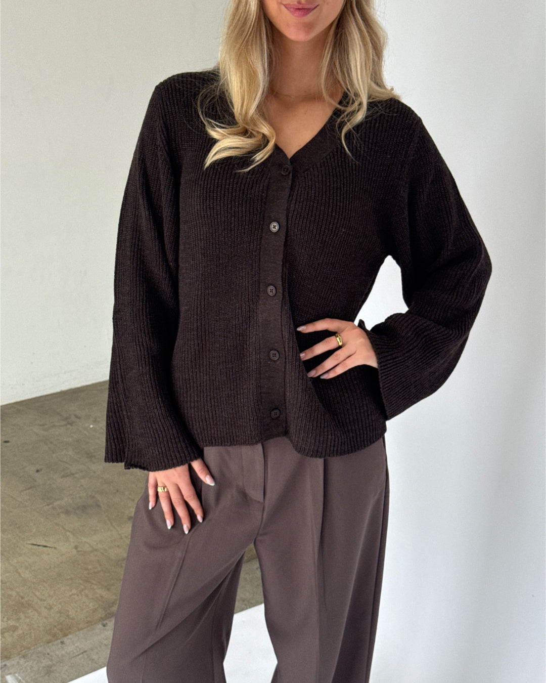 Lucy | Rippstrick-Cardigan mit V-Ausschnitt, Braun