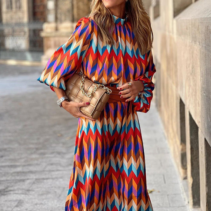 Cassandra - Leuchtendes Kleid mit geometrischem Muster