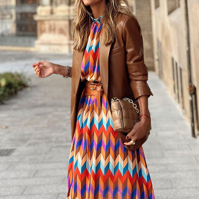 Cassandra - Leuchtendes Kleid mit geometrischem Muster