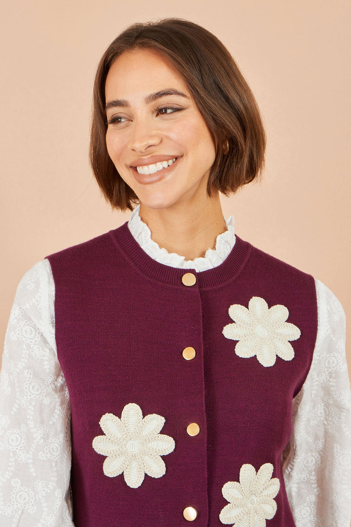 Strickweste mit Blumenapplikationen, Bordeaux